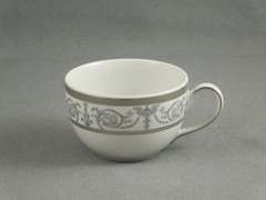 ����� ����� ��� ��� ��� ������ Yvonne ������� 250��