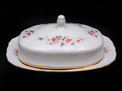 Масленка Bernadotte Бледные розы с золотой каймой 21,5см