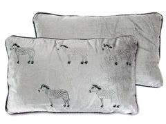 Подушка декоративна з вишивкою 35х50см 877-013