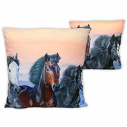 Подушка декоративная Лошади 45х45см 021-1803 - в интернет-магазине Мир посуды Подушка декоративная Лошади 45х45см 021-1803 - Мир посуды
