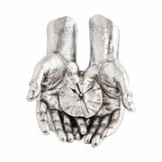 Скульптура Час у твоїх руках 19х17х19см 199Pa - в інтернет-магазині Світ посуду Скульптура Час у твоїх руках 19х17х19см 199Pa - Світ посуду