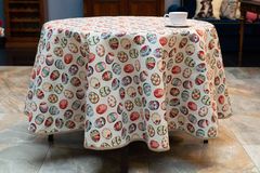 Скатерть с тефлоновой пропиткой Пасхальный декор 160см EasterTeMantel-D160DAC